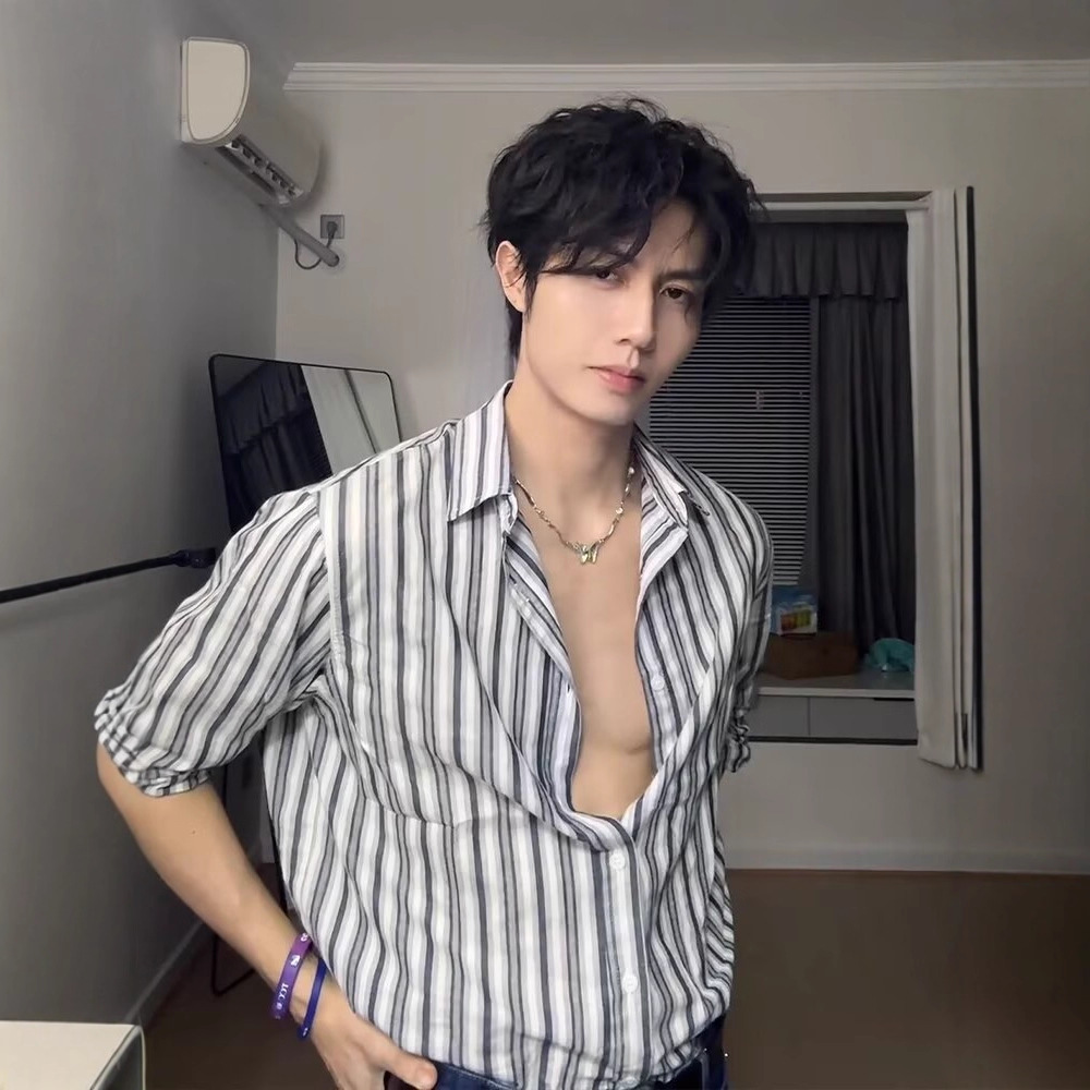 Japanese-Style Lazy Casual Vertical Striped Long-Sleeve Shirt for Men with a High-End, Cool, and Loose-Fitting Turn-Down Collar Shirt Jacket