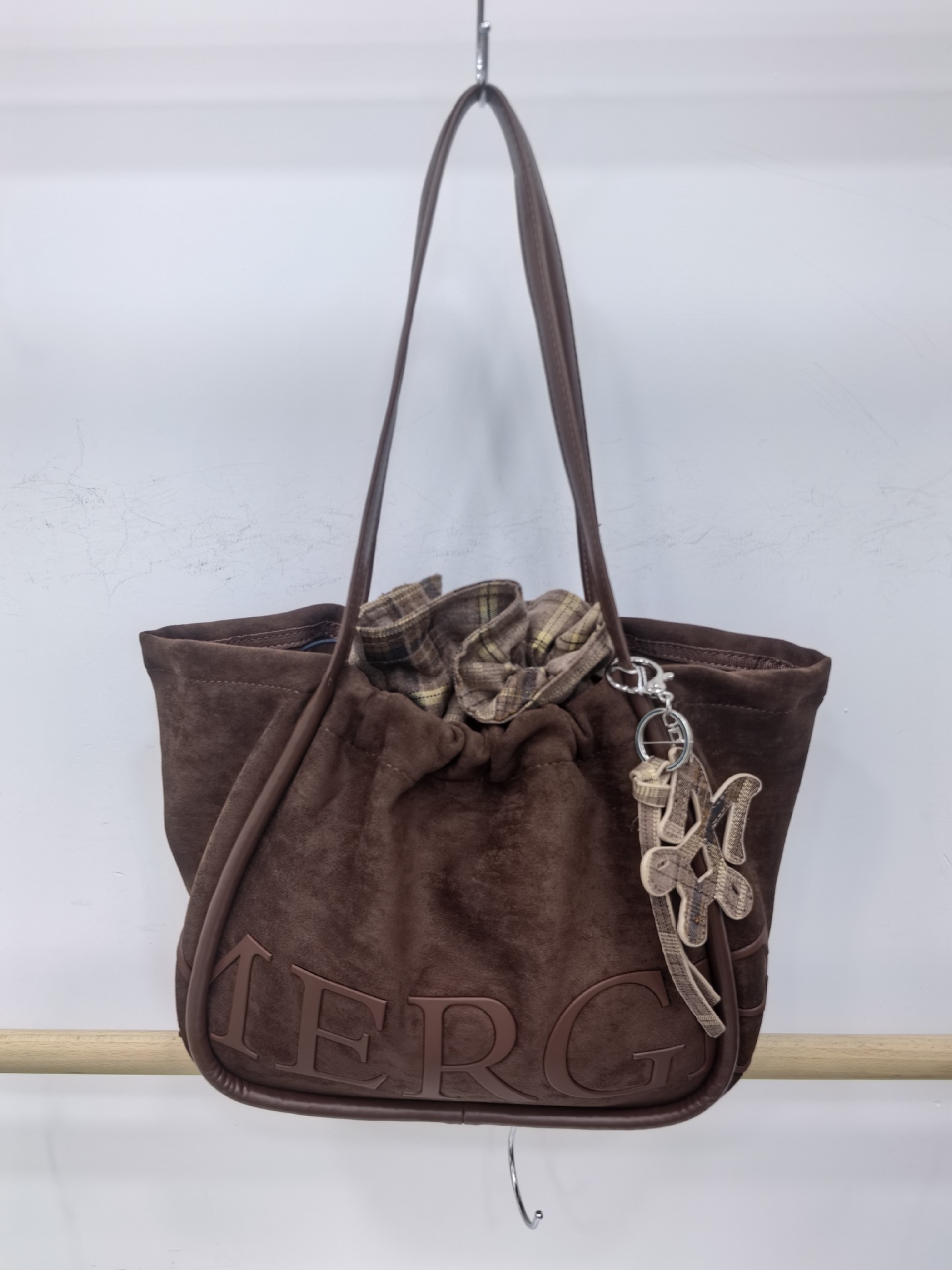 タイマージ中大容量トートバッグ 2025 新鹿革ファッションポータブルショルダー脇の下の女性のバッグ