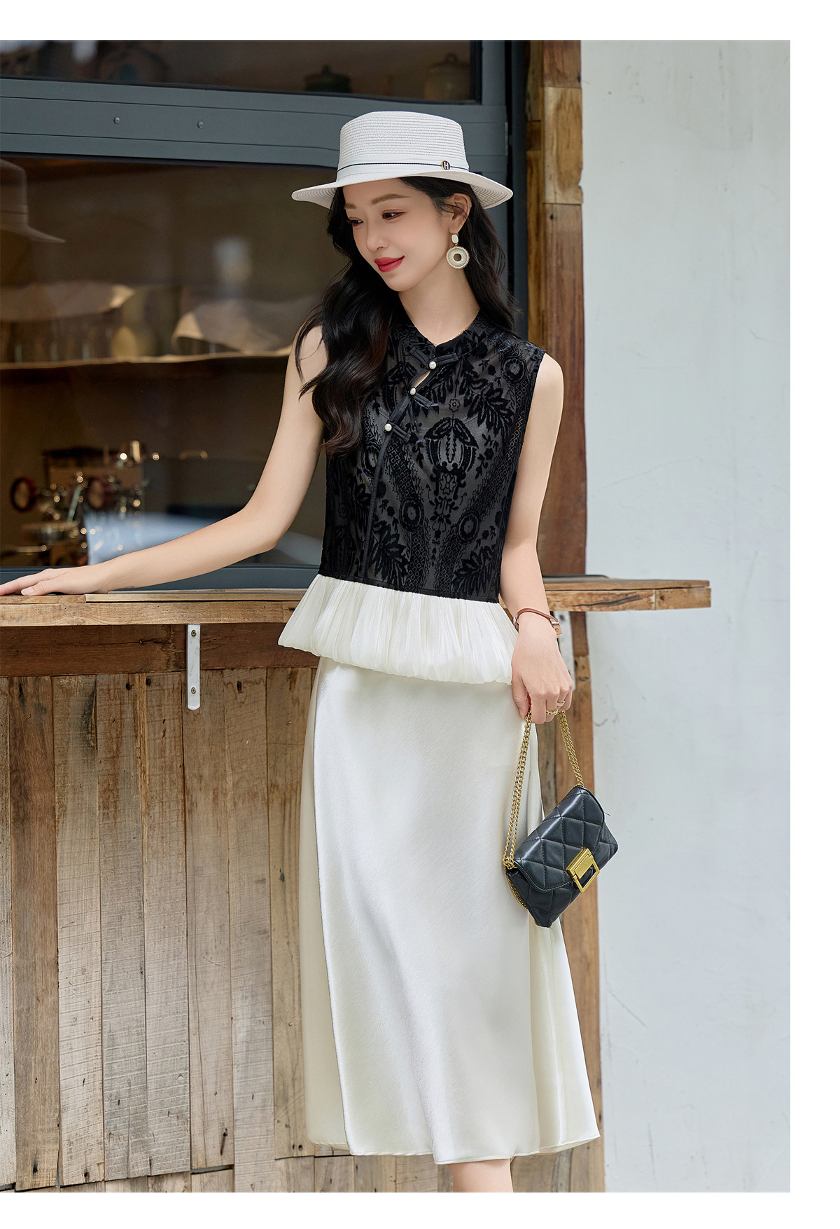 Bộ váy hai mảnh nữ tân cổ điển gồm áo gile và váy yếm hoa văn nổi — màu be, màu đen chi tiết 23