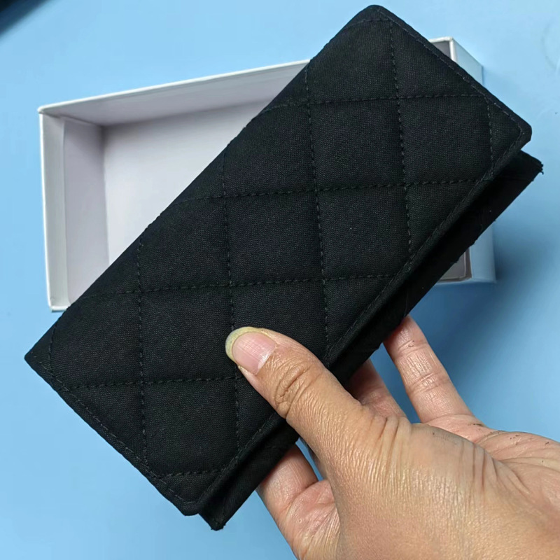 Wholesale New Style Women's Small Embroidered Quilted Fashion High-End Sunglasses Case Storage Bag Anti-Fall Sunglasses Box Wholesale New Style Women's Small Embroidered Quilted Fashion High-End Sunglasses Case Storage Bag Anti-Fall Sunglasses Box