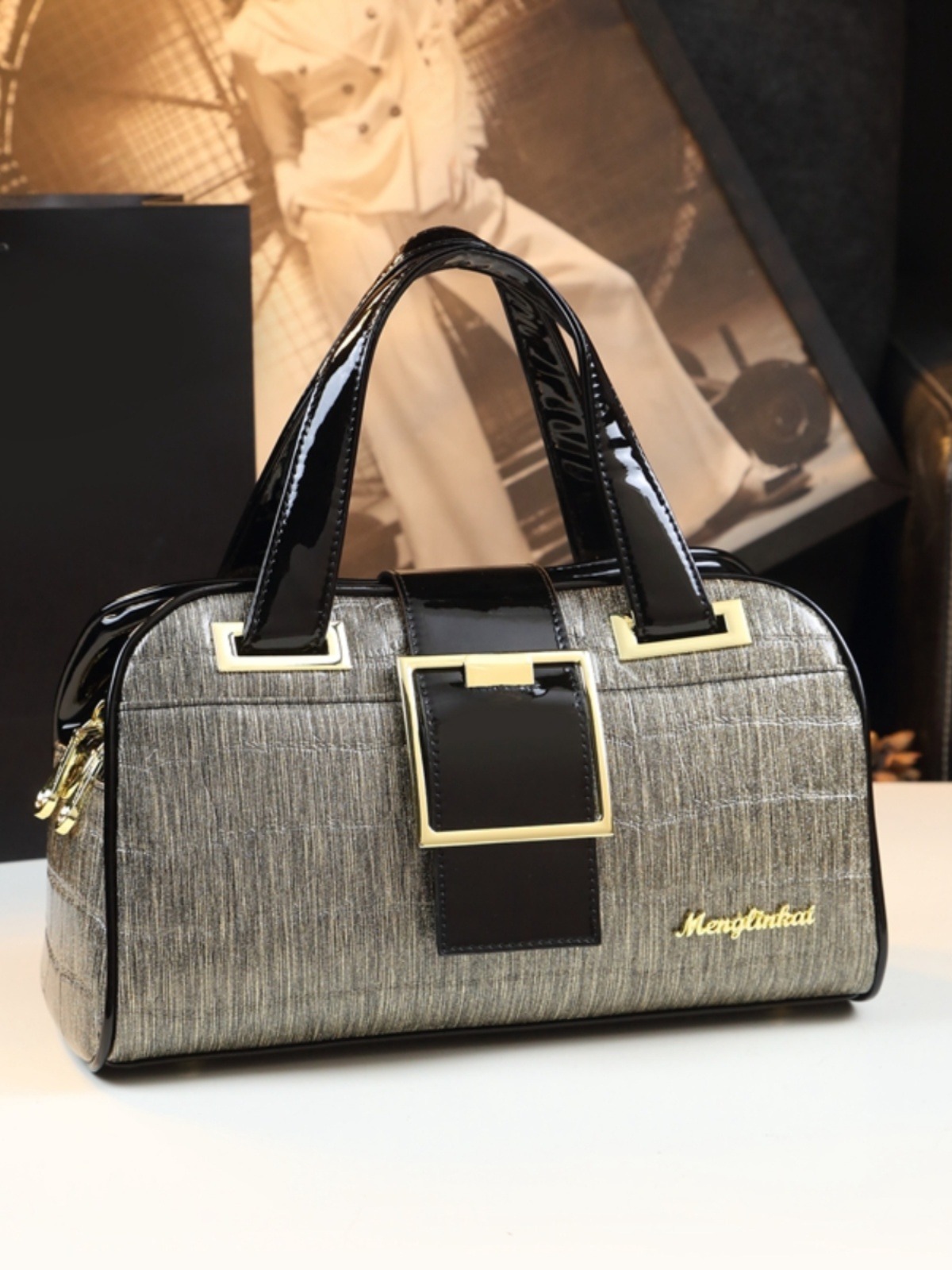 Bolso de mujer 2025, nuevo multicapa de hombro de cuero suave de mediana edad, bolso de almohada portátil de Boston.