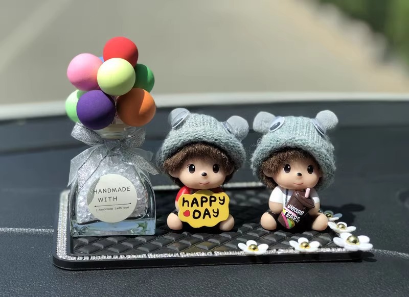 Cute car decoration car perfume ornaments creative personality Mengqiqi center console car interior supplies balloon women