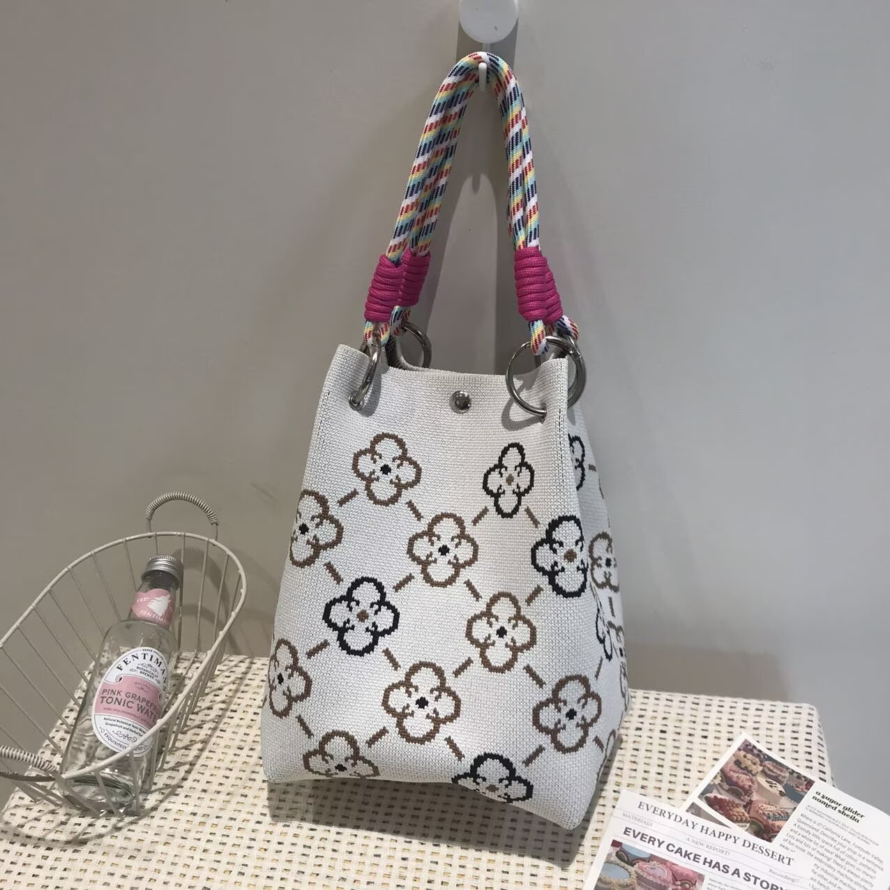 Nueva edición de la pequeña bolsa de mano de nudo de corda de viento de primavera y otoño elegante para viajar bolsa de mano de gran capacidad