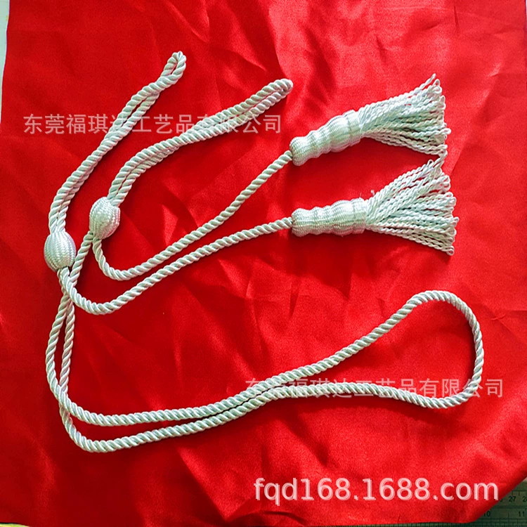 Пояс с бахроной вязаной головой с бахроной бусинкой