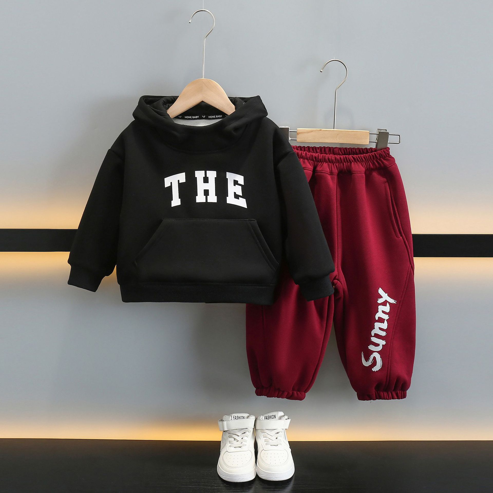 6752 Traje de vellón todo en uno para niños Otoño e invierno 2025 Nuevo estilo de invierno para niños Suéter con capucha más terciopelo de dos piezas de invierno