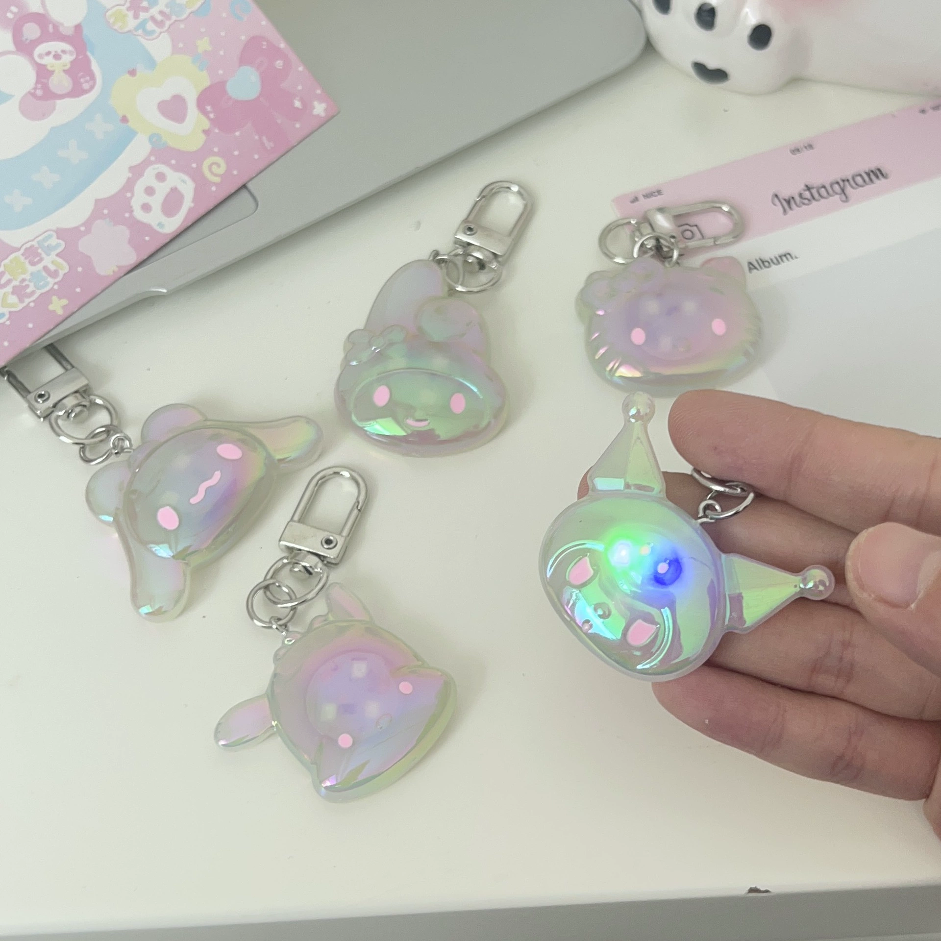 Брелок (Sanrio) мультяшный светящийся кулон, 6 × 4 × 1 см, подарок на день рождения