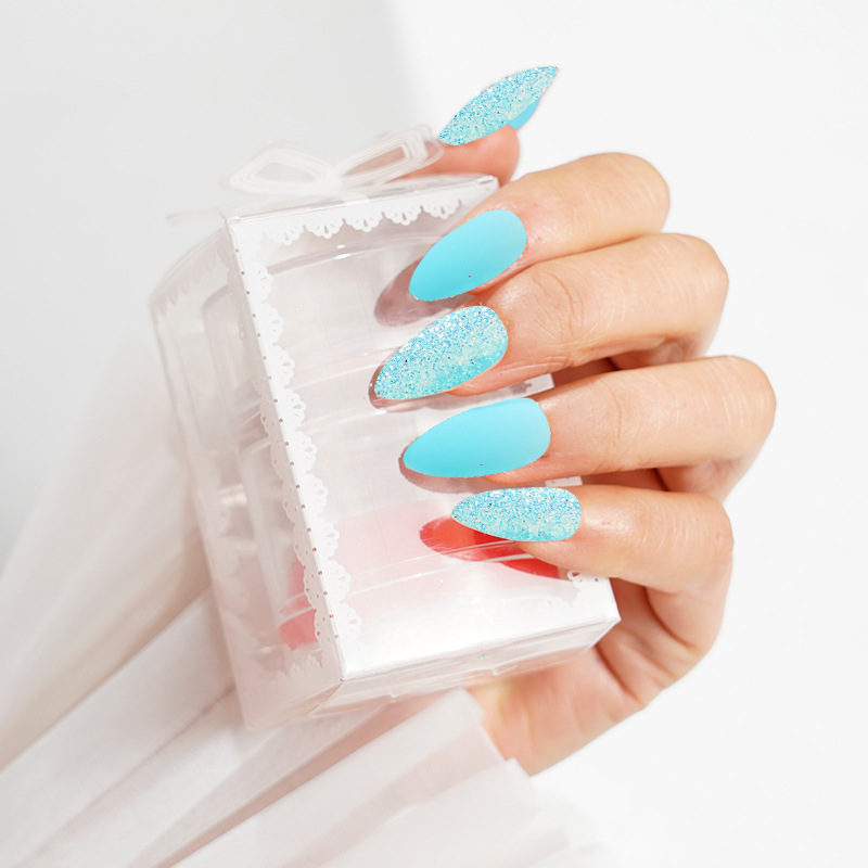 Celebrity en línea desgaste clavo falso clavo puntiagudo salto color clavo pieza terminado parche falso clavo parche al por mayor