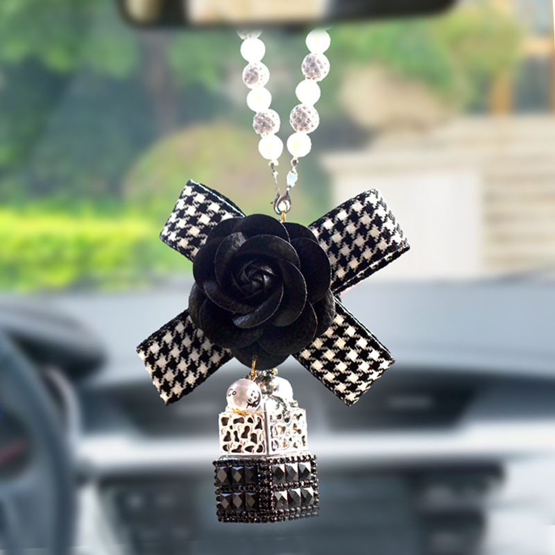 Colgante de coche de camelia Colgante de coche de pata de gallo Espejo retrovisor de aromaterapia Colgante de coche Colgante de coche de lujo ligero Colgante de coche de celebridad de Internet