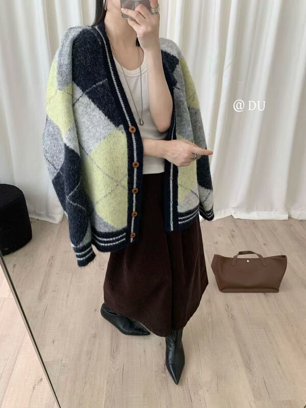 复古撞色大菱格五金V领针织开衫女冬季新款宽松毛衣外套|undefined