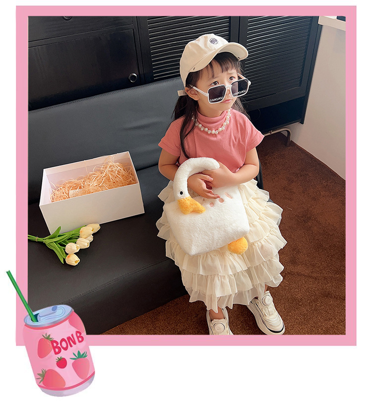 New plush and funny poached egg portable chain crossbody bag, cute and simple children's single-shoulder bag details Picture