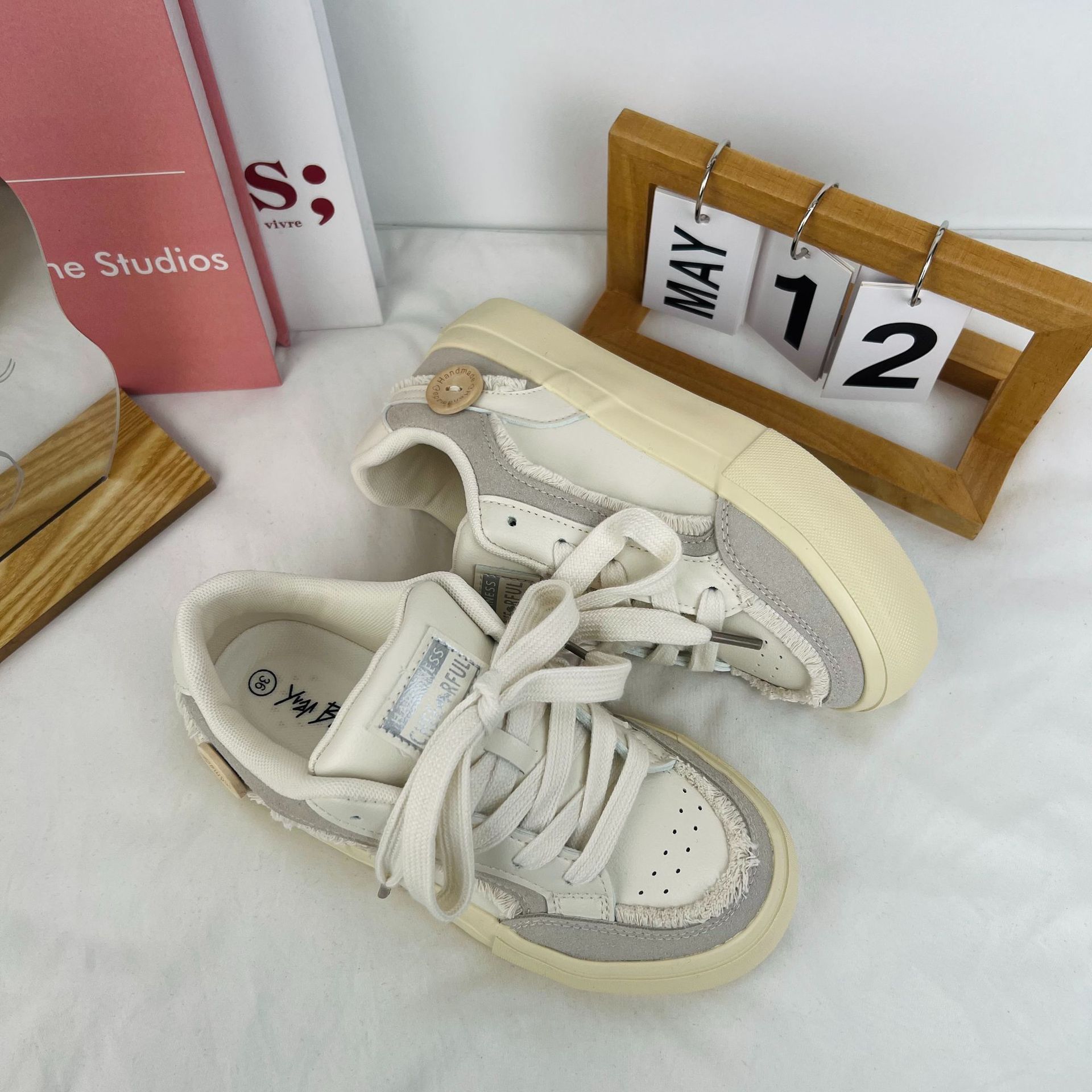 Zapatos de lona de borla versátil estilo coreano para mujeres 2024 primavera nuevo estudiante plano de moda estilo universitario japonés zapatos blancos para mujeres