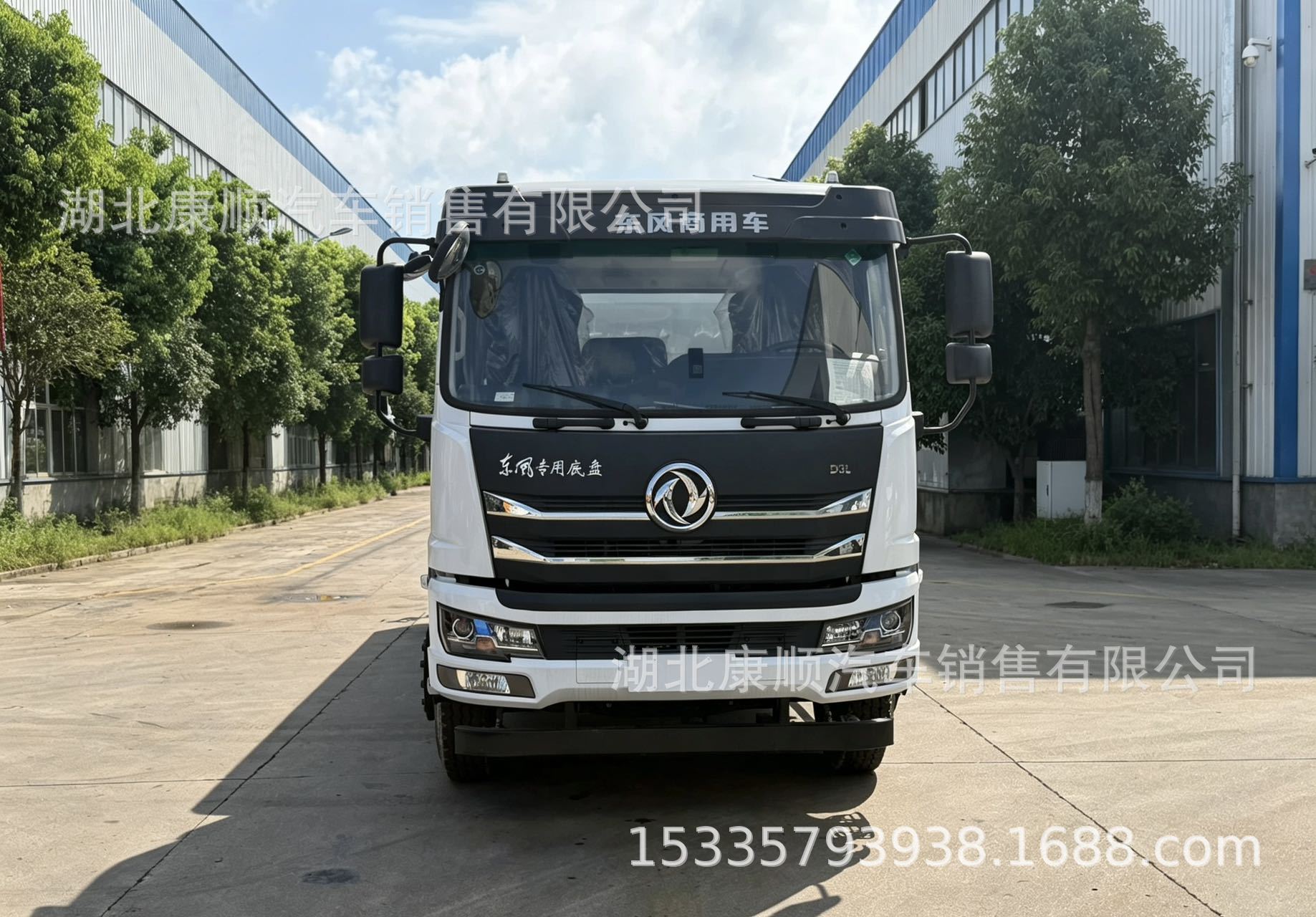 New Dongfeng D3L rear dual-axle water tanker truck, meeting China's National VI emission standards, 19-ton capacity, suitable for large construction sites, highway landscaping, and water spraying