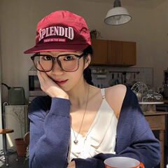韓国ブロガーと同じスタイルの速乾性薄型フラットつば帽子文字刺繍ストリートひさしキャップ夏の野球帽男性と女性用