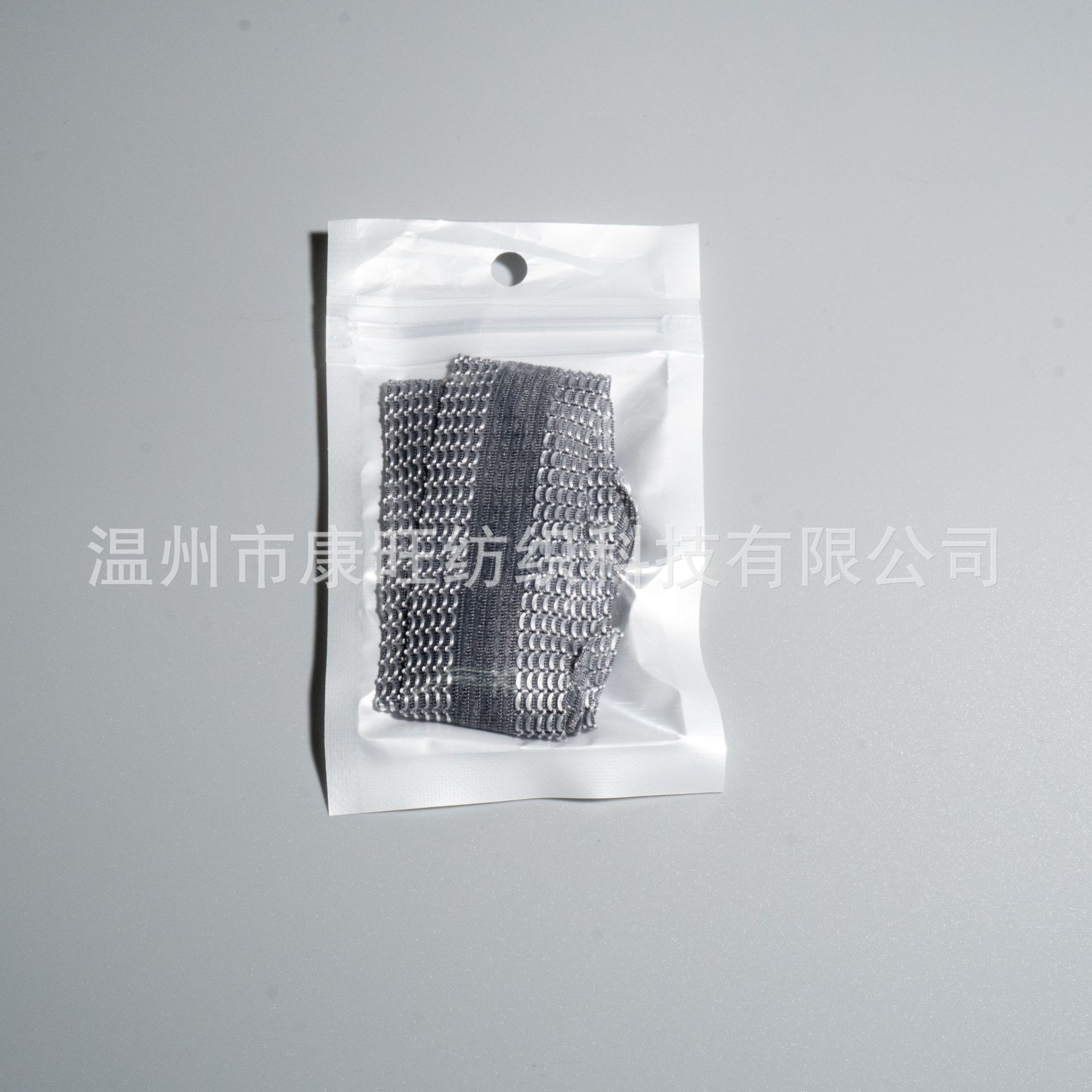 Los pantalones de la fábrica de Wenzhou se pegan en la boca del pantalón se acortan