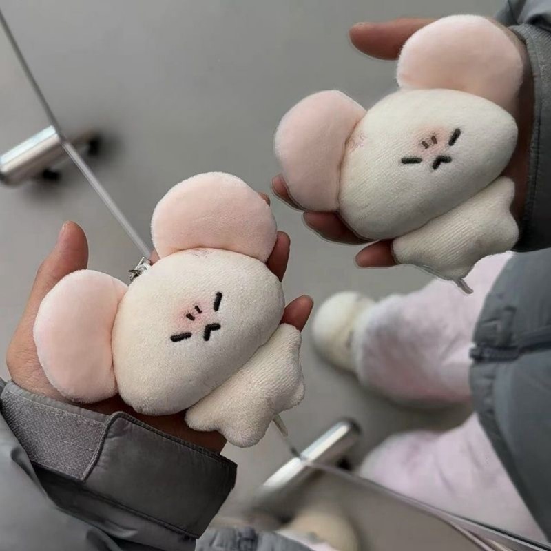 泣きました。超萌は子猫のペンダントを載せています。|undefined
