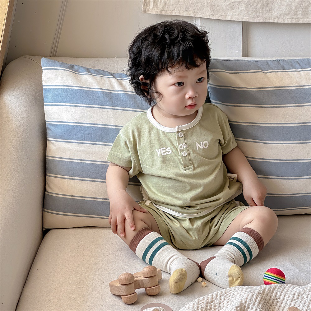 Verano 1-3 años tesoro masculino versión coreana estilo ins nuevo bebé ropa para niños letras pantalones cortos casuales de manga corta traje de dos piezas