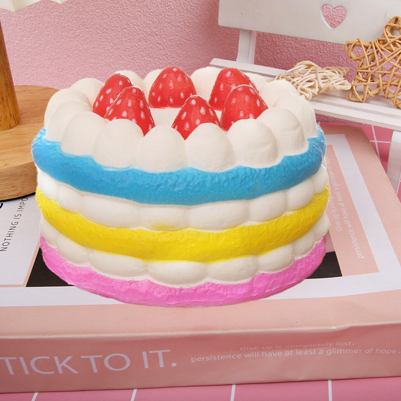 화려한 딸기 케이크