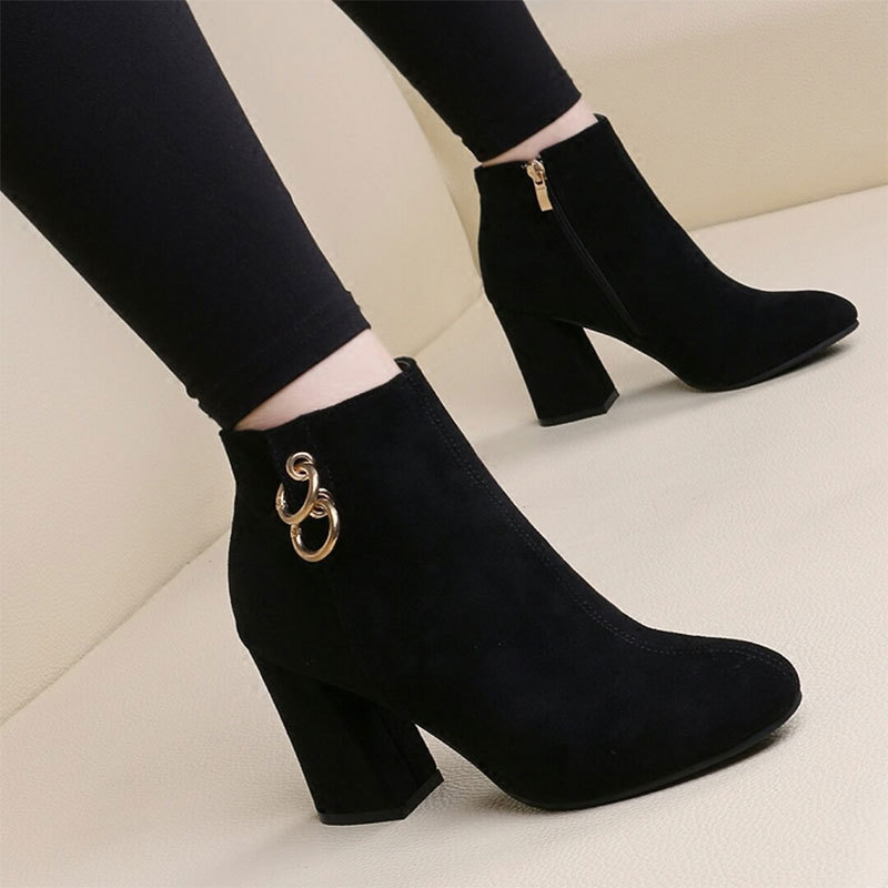 2021 autumn and winter Martin boots British style frosted ankle boots thick mid-high heel ankle boots plus size 43 women's boots factory wholesale