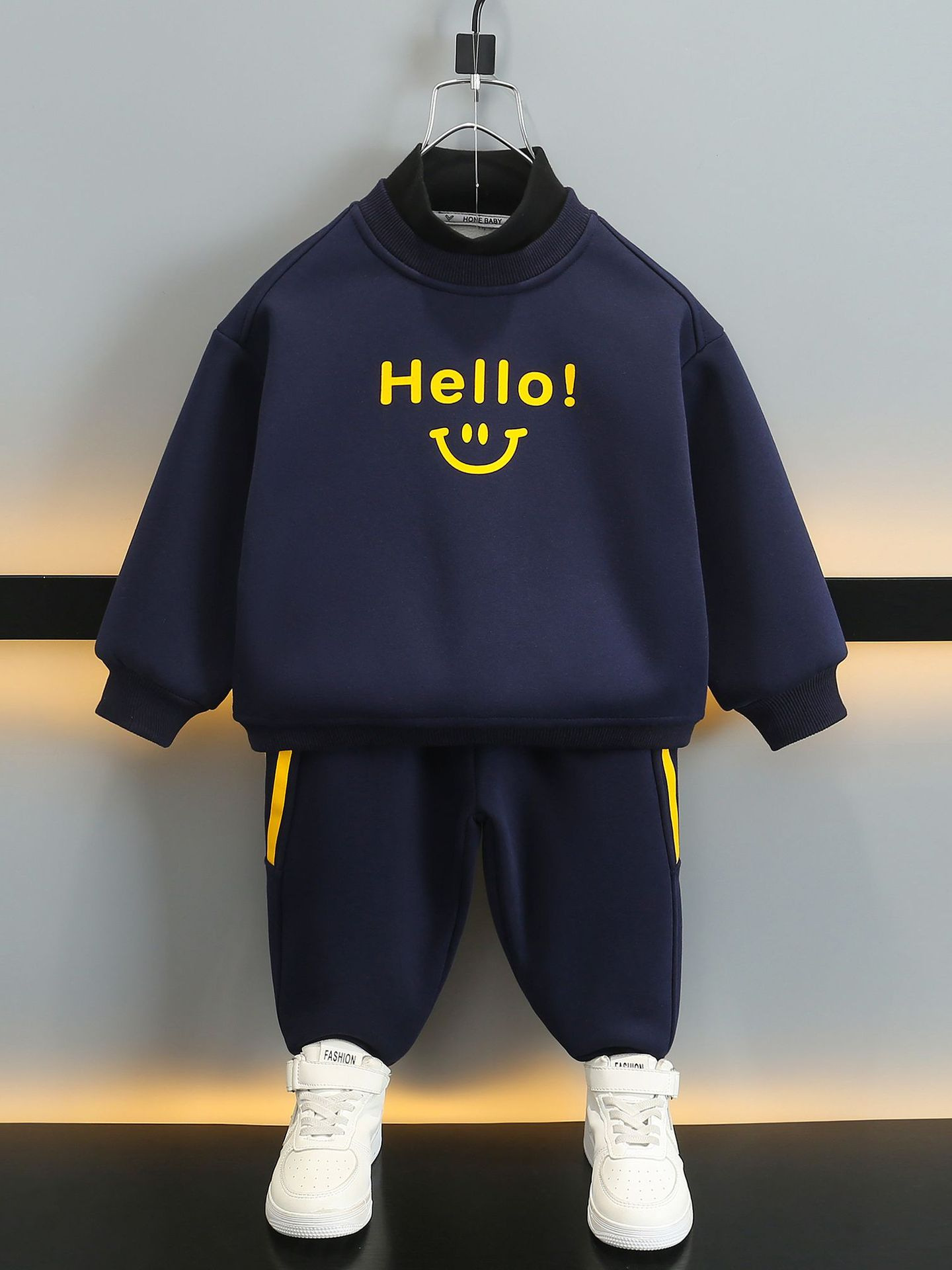 6742 niños más traje de terciopelo para niños modelos de otoño e invierno 2025 nuevo suéter de dos piezas para bebés y niños guapos image 1
