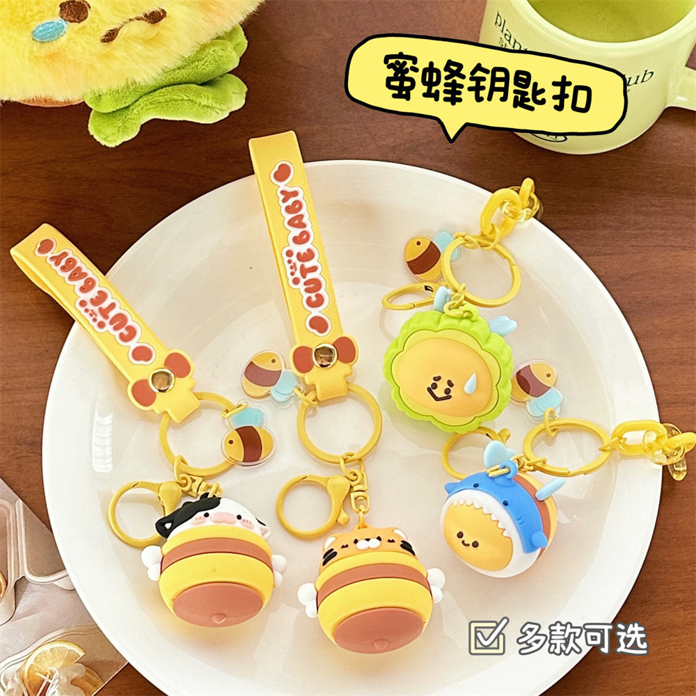 Nueva flor creativa llavero colgante bolsos de chicas colgante colgante de muñecas de fresas de viento colgante