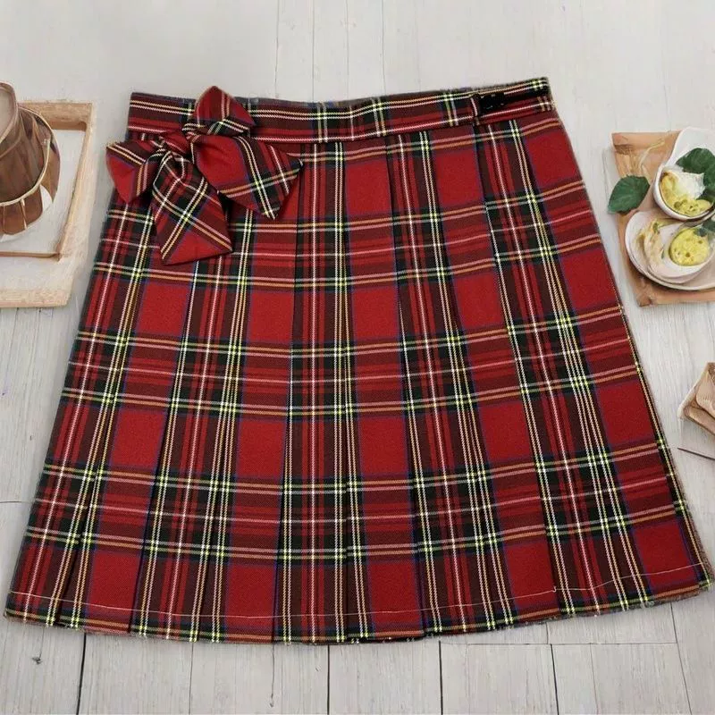Genuine red student pleated skirt for elementary school students