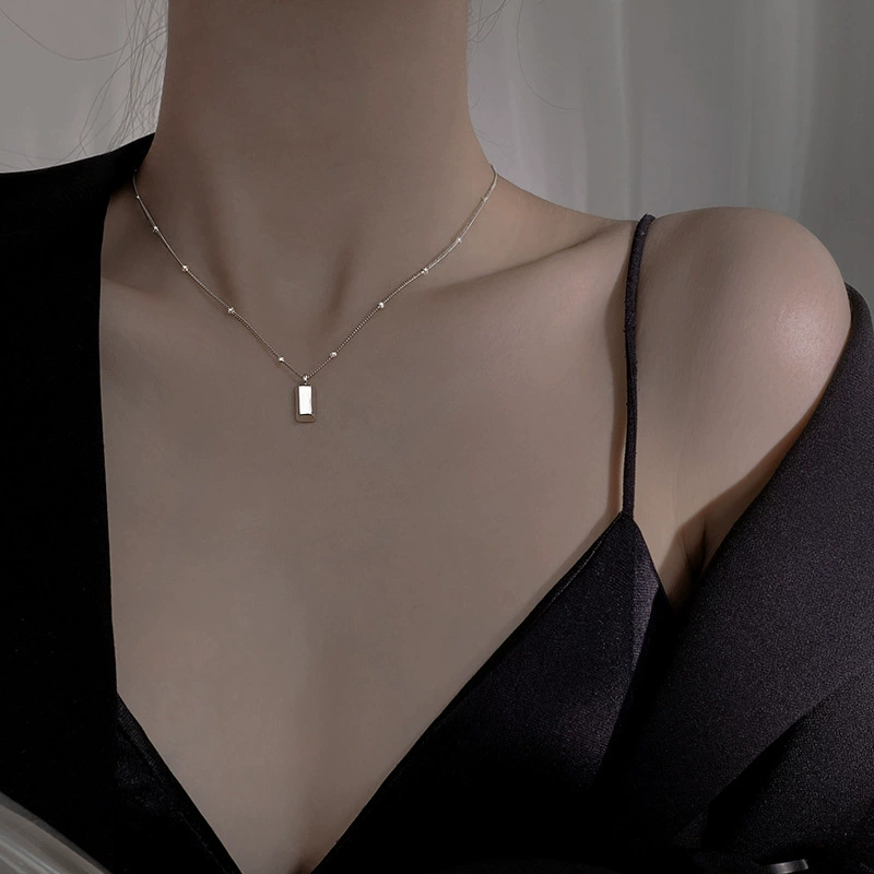 Маленькое золотое слиток ожерелье женский 2024 новый ожерелье женский нишевые дизайн чувство высокой моды личность легкая роскошная цепочка ключицы