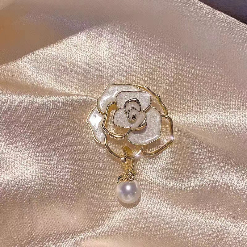 Camellia brooch women's design sense niche pearl pendant rose flower high-end exquisite corsage Chanel style pin