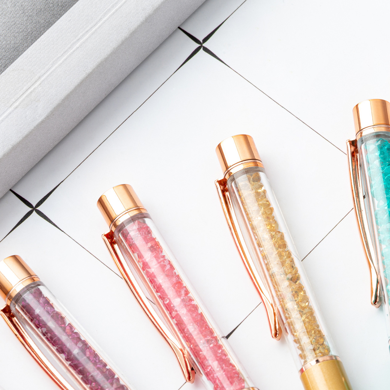 Bolígrafo de cristal de metal para estudiantes de oficina multicolor bolígrafo de diamante giratorio al por mayor logotipo grabable publicidad regalos bolígrafo