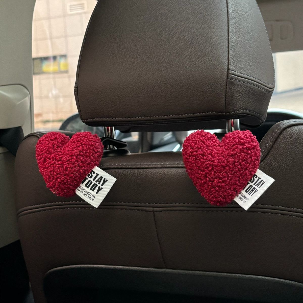 Coche felpa amor asiento de coche trasero gancho lindo asiento de coche trasero almacenamiento multifuncional suministros de coche