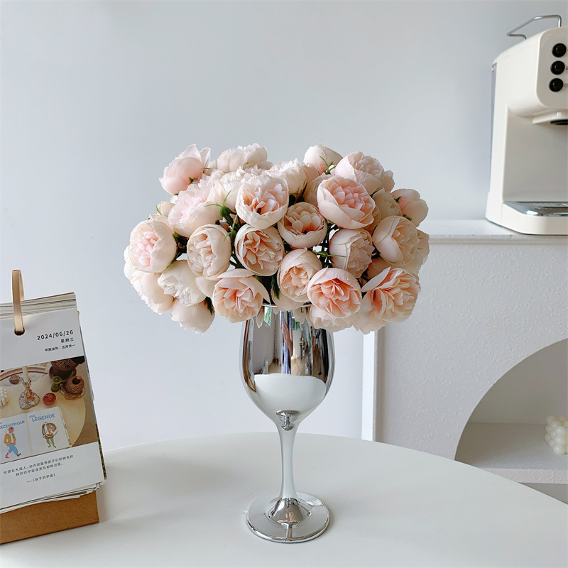 샴페인 두 병 + 은잔