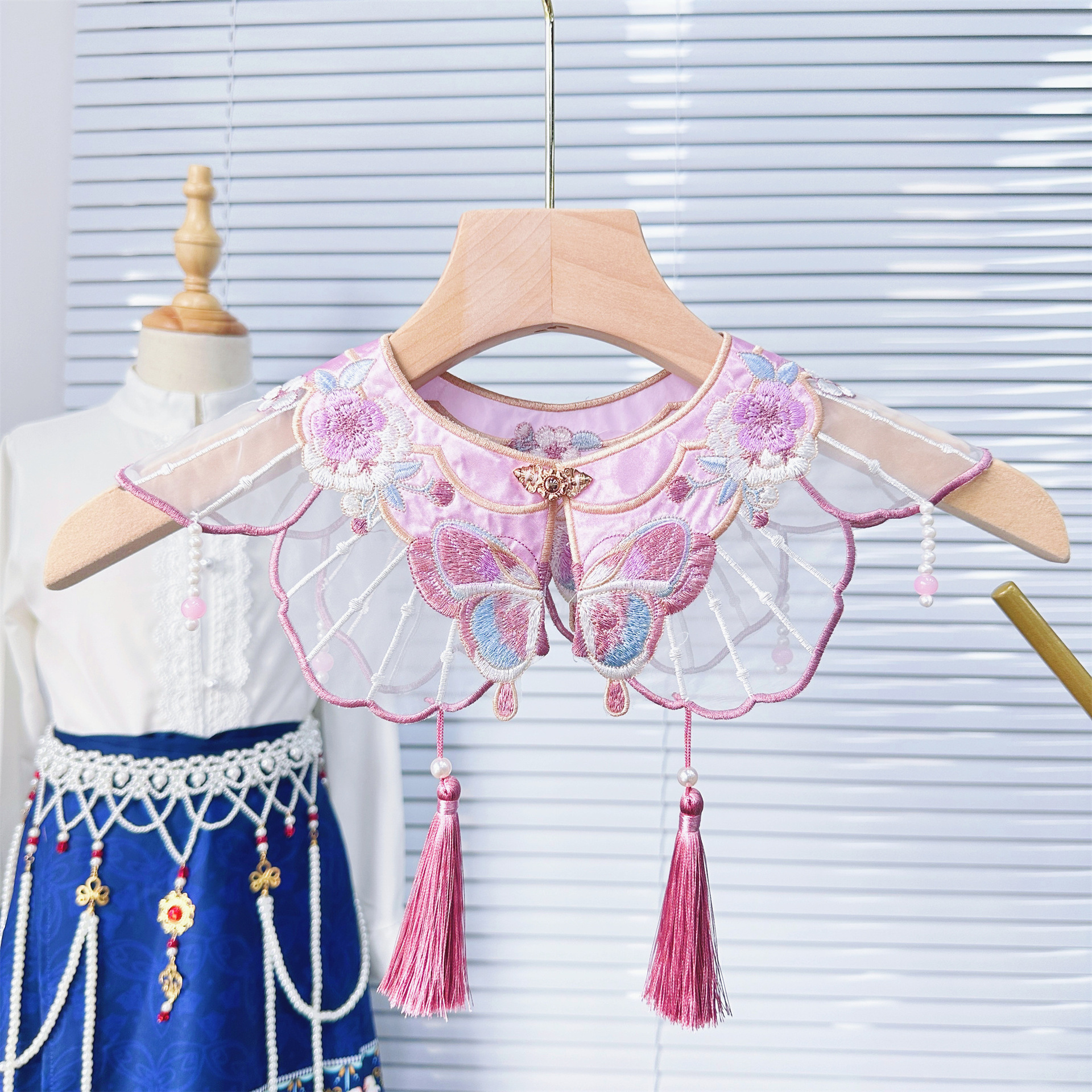 Mariposa para niños vestido chino hombro nublado vestido de caballo accesorios de decoración exterior collar falso bordado collar de perla pequeño chal