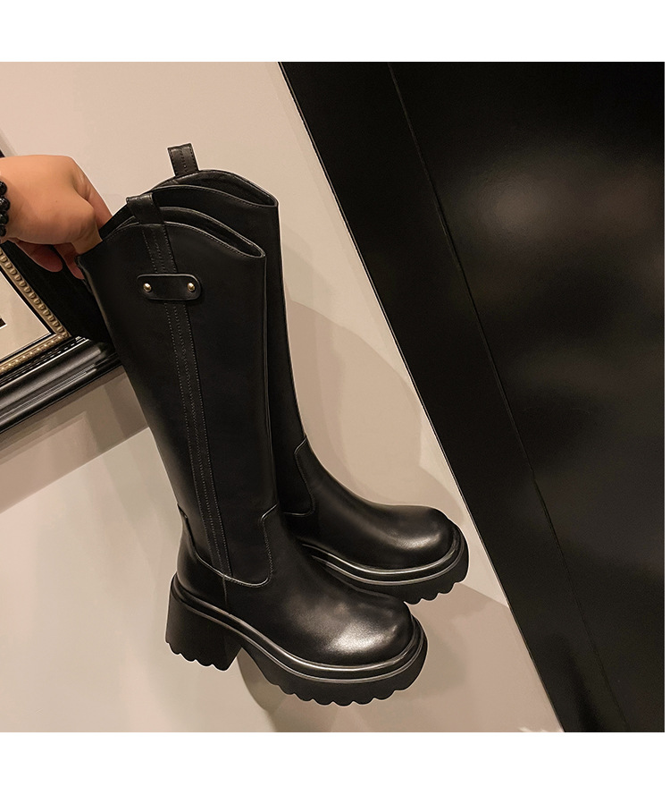 Boot nữ cổ cao mũi tròn gót vuông dày 9 cm, phong cách kỵ sĩ V-cut — Ống lớn màu nâu sẫm lót một lớp chi tiết 26