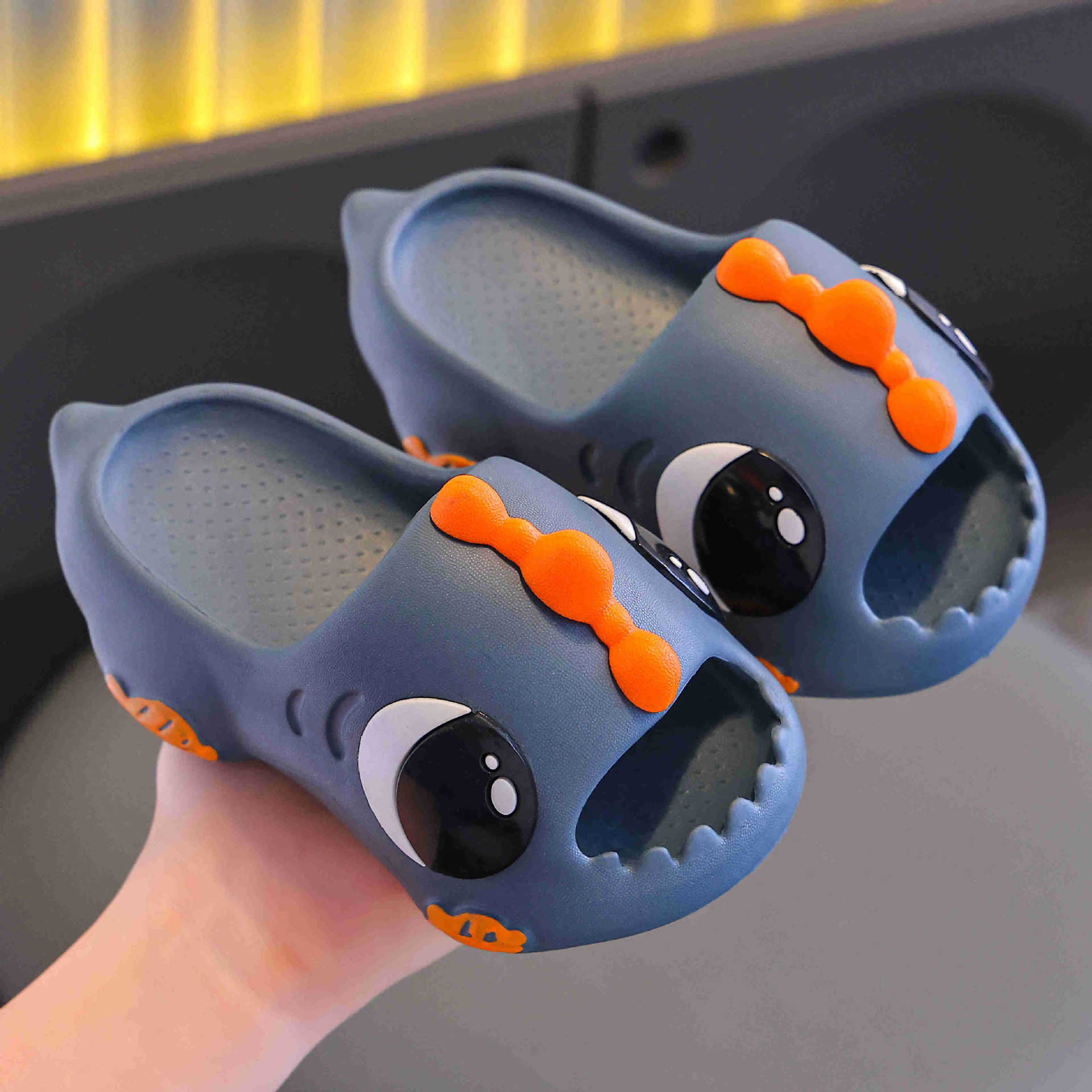 Niños de verano zapatillas frías lindas antideslizantes pisar mierda sensación de baño niñas bebés padres e hijos zapatillas frías en casa