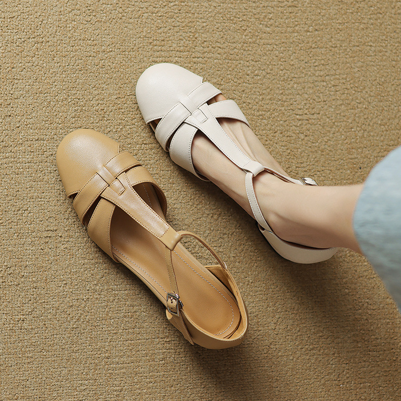 Sandal nữ bít mũi khóa chữ T phong cách La Mã cổ điển, gót thấp — Màu trắng be