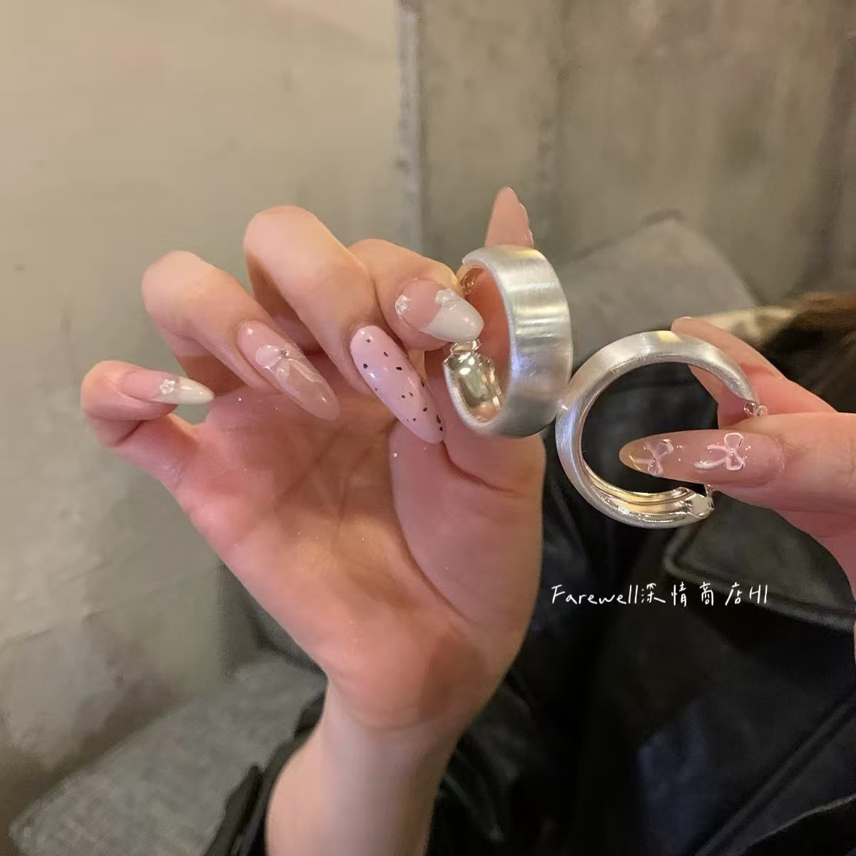 Pendientes de metal transfronterizos de otoño e invierno con aguja de plata, pendientes, pendientes de viento frío de moda de nicho, pendientes de lujo de alta gama de luz de todo fósforo