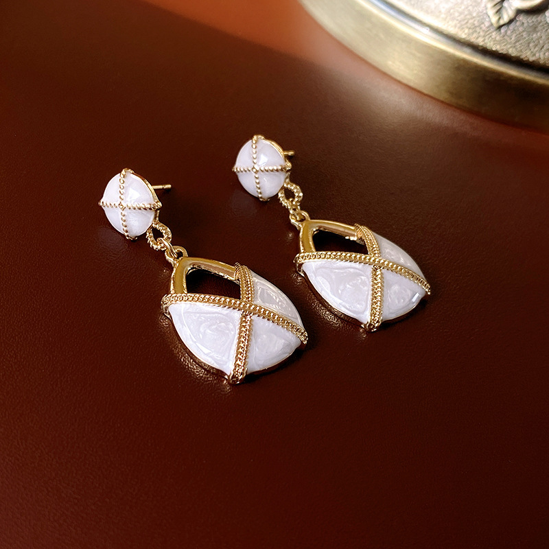 Pendientes vintageins de mediana edad de nicho retro Pendientes de lujo ligero de alta calidad al por mayor Pendientes de estilo de pintura al óleo de esmalte femenino image 28