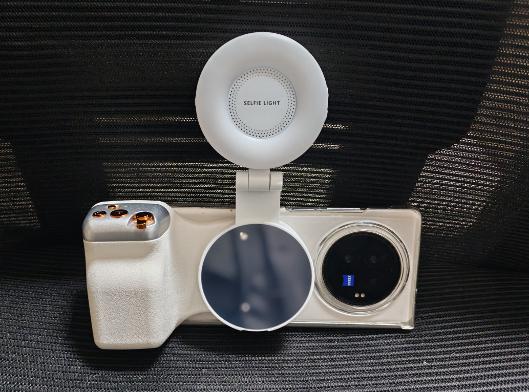 Estabilizador Gimbal con Seguimiento AI Q03 360 Grados de ABS con Control Remoto para Transmisión en Vivo image 14
