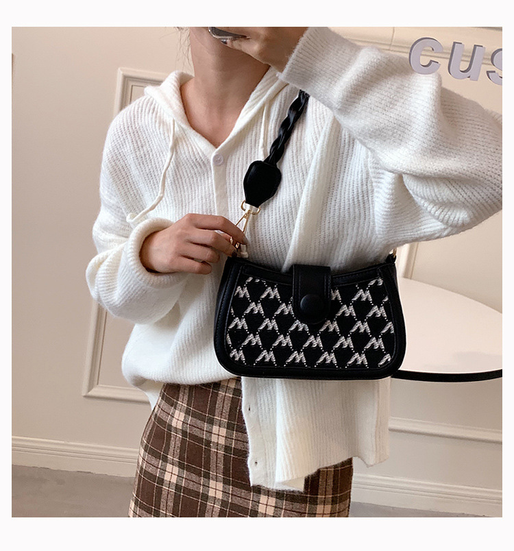 French Style Special-interest Design Bag 2021 Autumn Western Style Single Shoulder Crossbody Women's Bag Retro French Stick Underarm Bag display picture 9