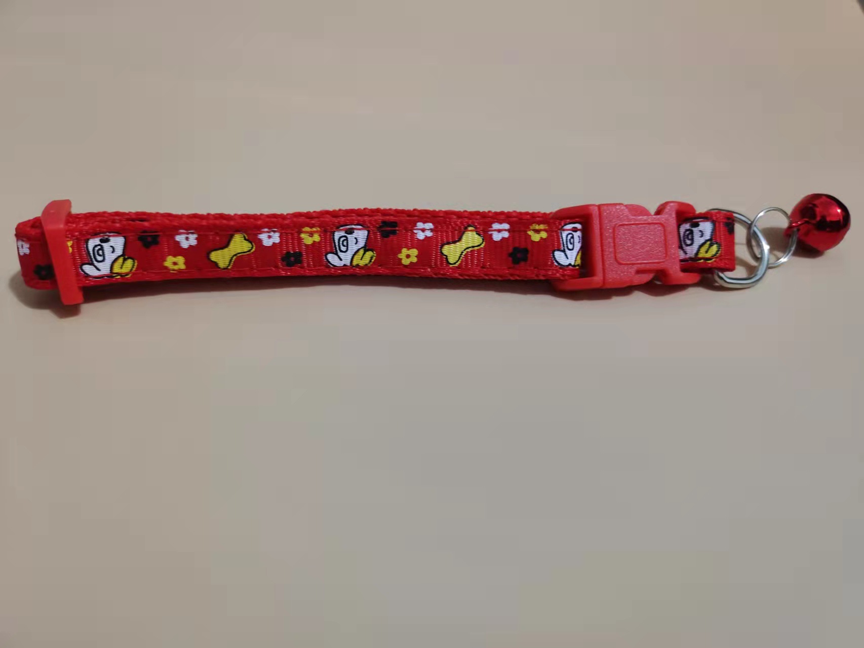 Pei Pei 1.0 huesos perros cabeza flores mascotas perros gatos collar collar campanas gatos artículos de mascotas al por mayor