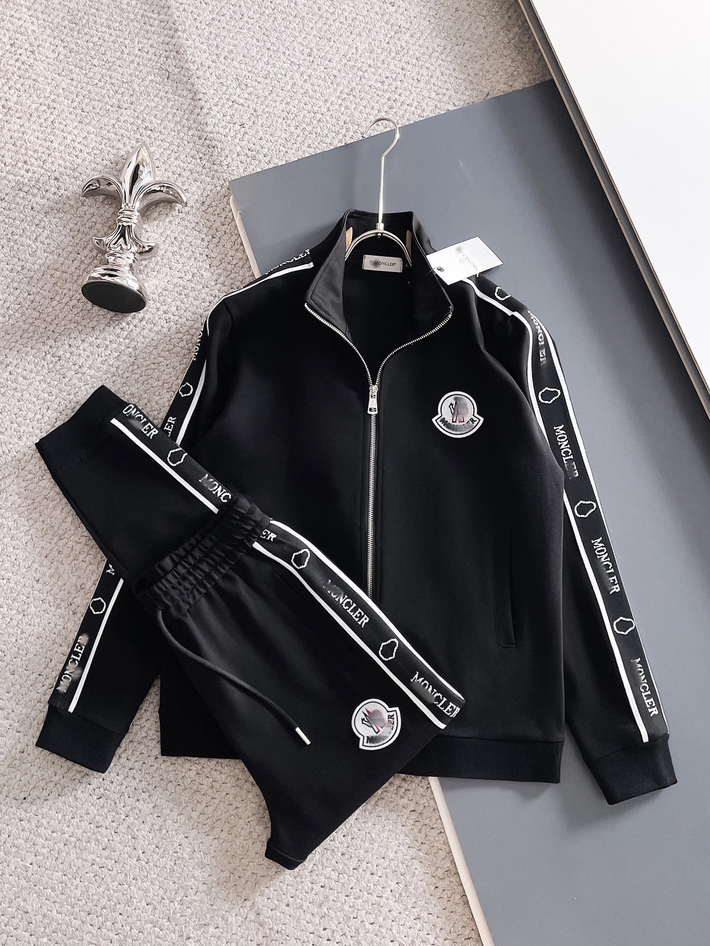 Black k / M