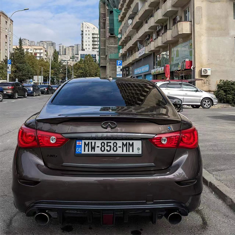 Suitable for British Finidi Q50L14-19 modified rear lip rear spoiler leading navigation light style carbon grain