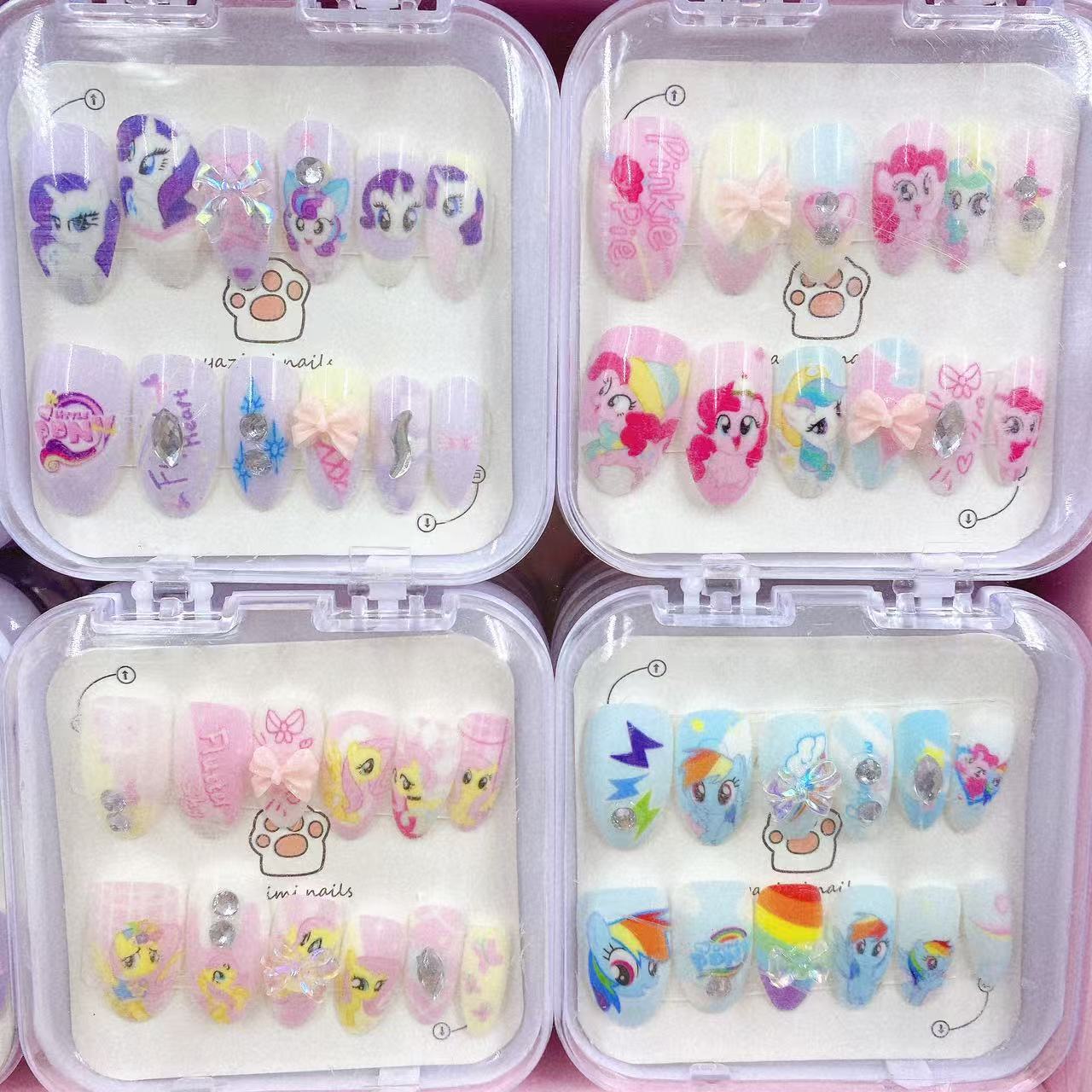 Juguetes de manicura de dibujos animados para niños que usan una caja de uñas mediana y larga adorable regalo de color para estudiantes de primaria se puede desmontar 2 yuanes