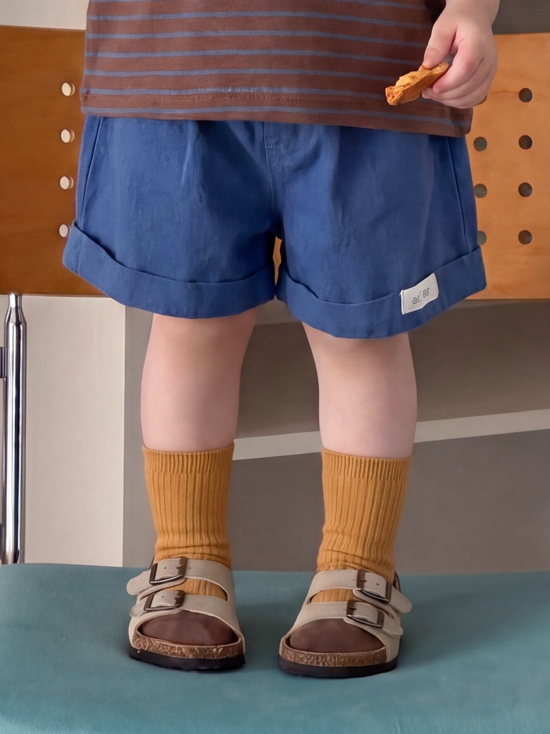 Solid color shorts for leisure