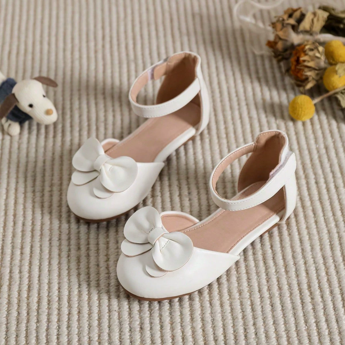 Трансграничная внешнеторговая академия в стиле полый лук