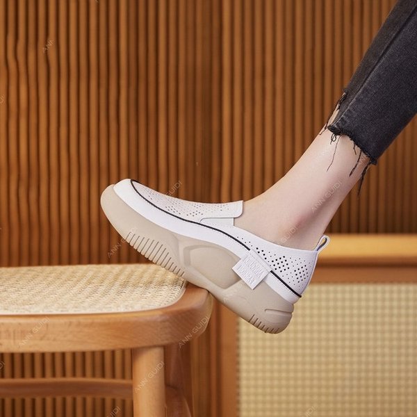 Casual footwear