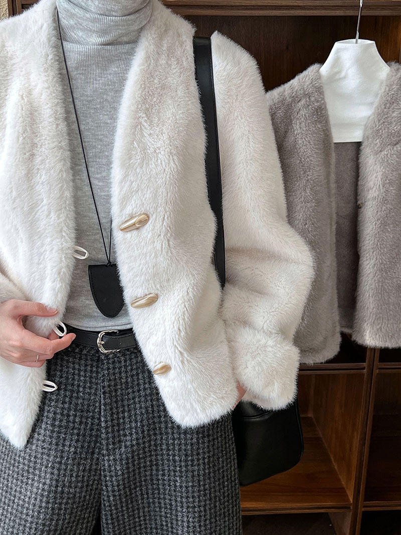 74714332-AC9B-4702-8BC9-0C6E38