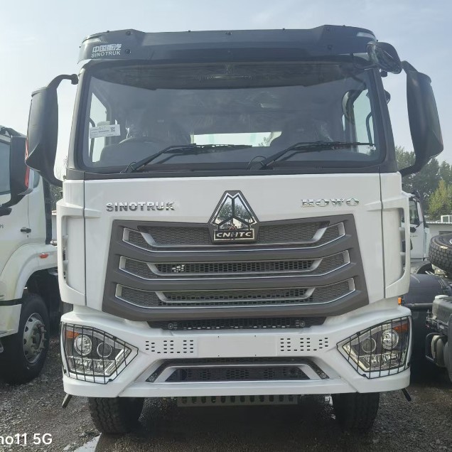 出口豪瀚牵引车371马力6x4中国重汽新卡车出口非洲右驾牵引车出口