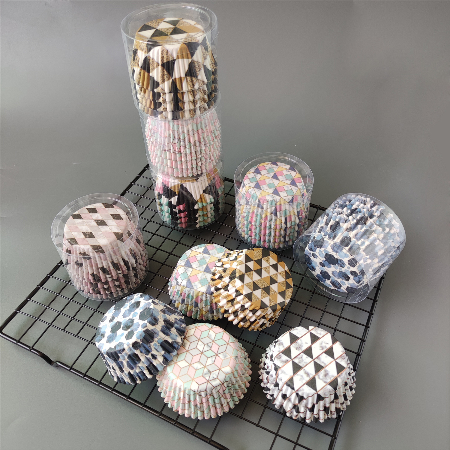 100 pcs / caja Xue Mei Niang soporte de papel para pastel medio soporte de papel para hornear tazas de papel muffin relleno soporte de papel a prueba de aceite