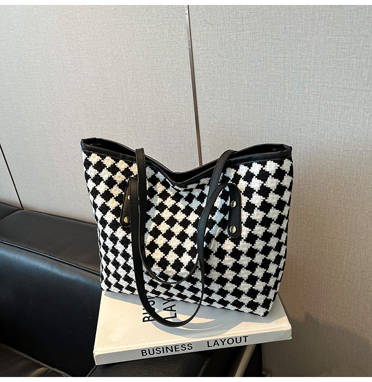 Casual commuting women's bag 2025 Spring checkered simple, stylish and trendy single-shoulder crossbody bag tote bag undefined
