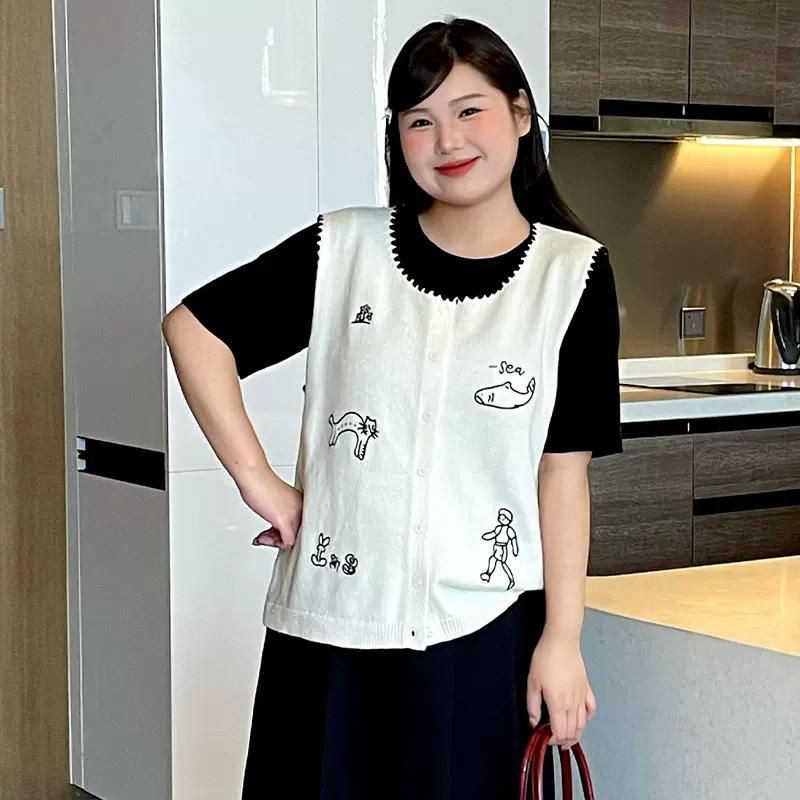 大码女装圆领外搭无袖开衫女2026春款胖mm宽松刺绣针织马甲23676